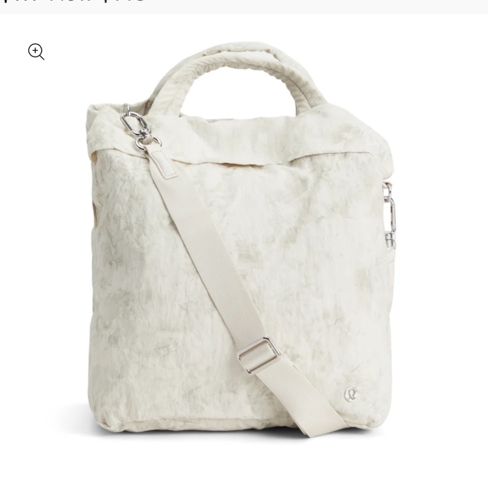 Lululemon On My Level Bag 2.0
Perfect condition like new used once